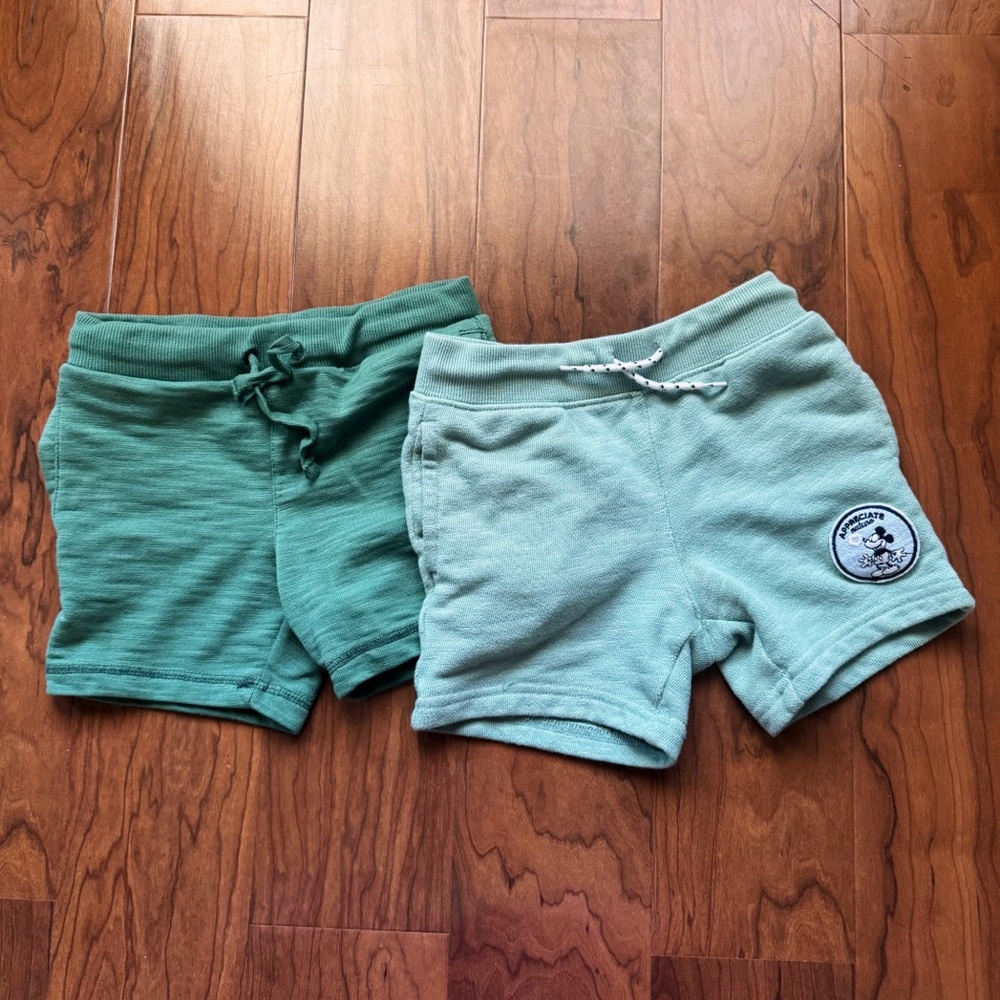 Janie & Jack Boys Bundle of 2 Shorts Size 4 – Disney Mickey Mouse & Solid Green
